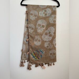 Two's Company Skull Print Scarf - Tan and White